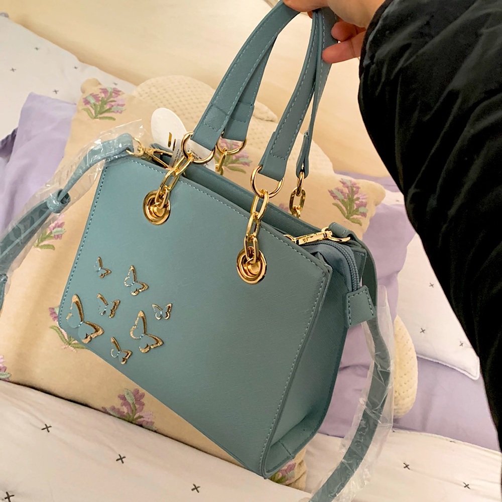 NWT!✨🦋STRUCTURED LIGHT BLUE BUTTERFLY PURSE ADJUSTABLE STRAP VEGAN BAG WOMEN🦋✨